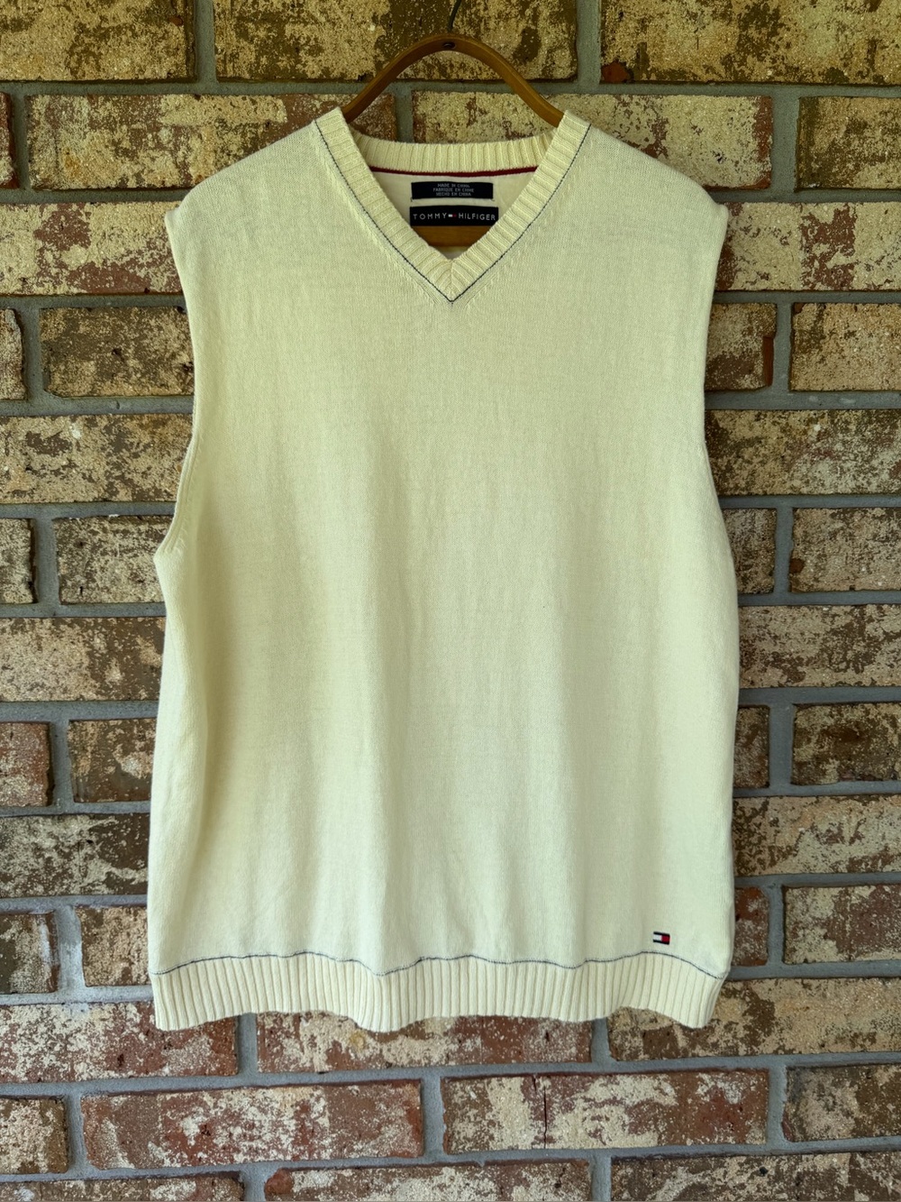Tommy Hilfiger Vintage Sweater Vest V-Neck Men’s Size XL Beautiful Condition!